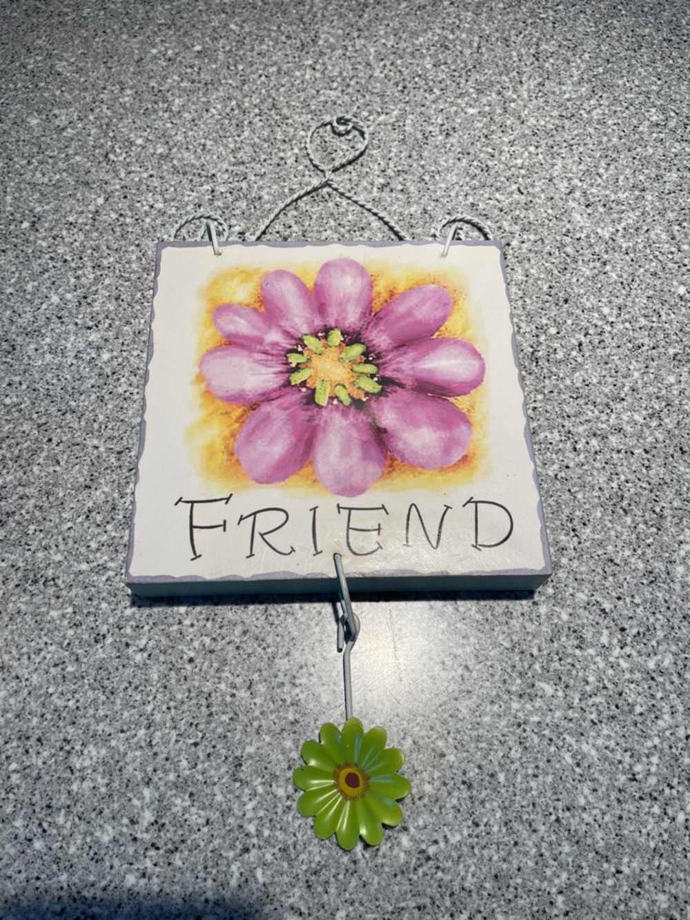 FRIEND wall hanging, super cute, would make a great gift😊